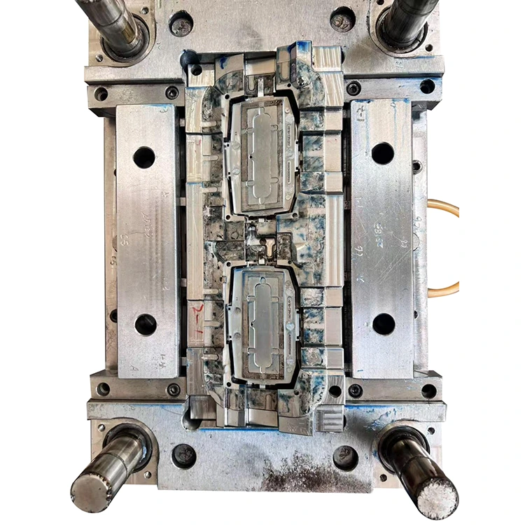 Vad är automotive Camera LCD Bracket Injection Mold och dess roll i moderna fordonsdisplaysystem?